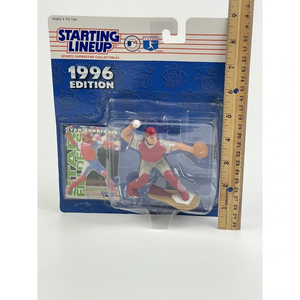 Starting Lineup Ivan Rodriguez 1996 Texas Rangers Figure and Card